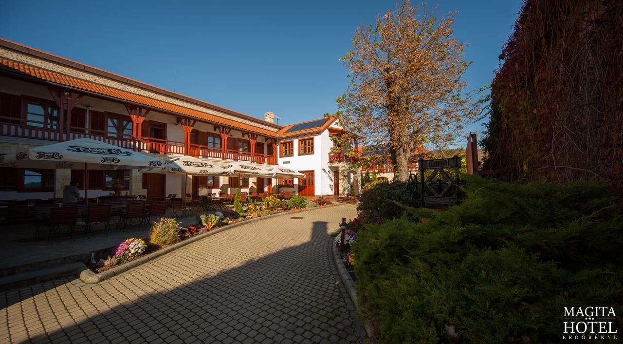 Magita Hotel Basko Ngoại thất bức ảnh