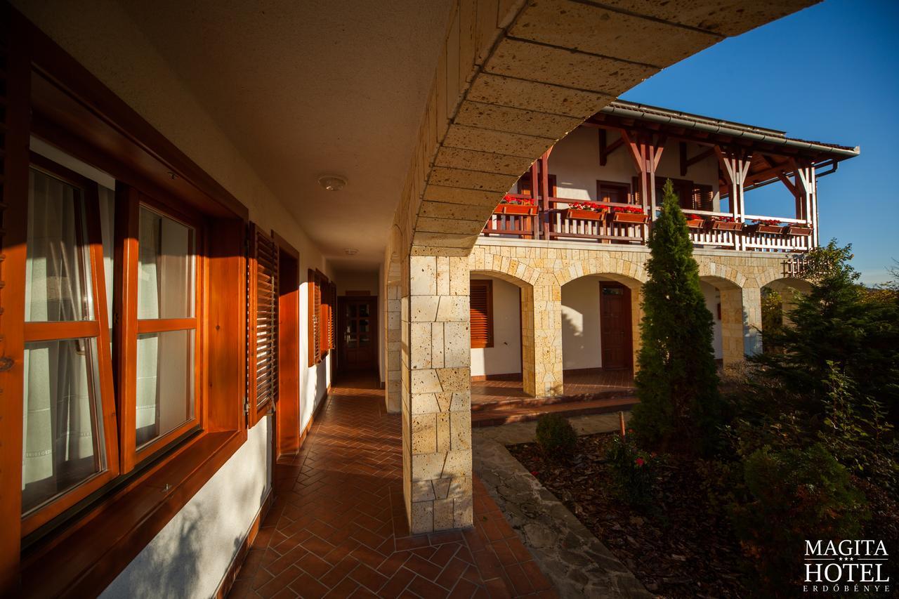 Magita Hotel Basko Ngoại thất bức ảnh