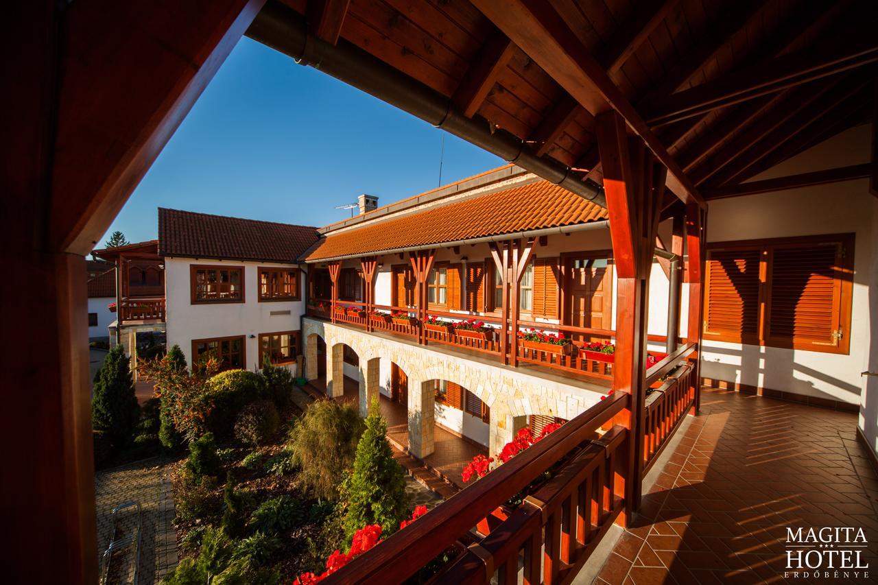 Magita Hotel Basko Ngoại thất bức ảnh
