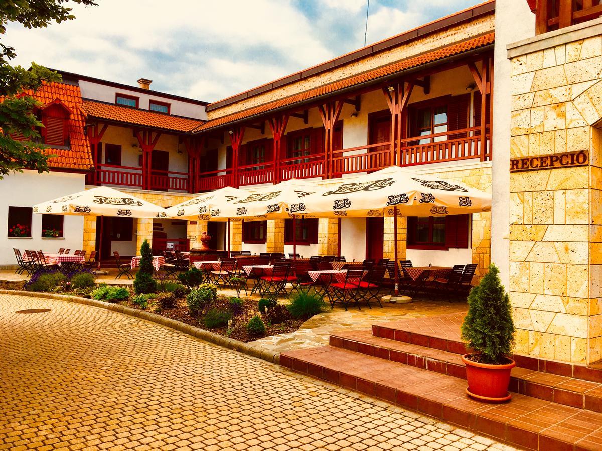 Magita Hotel Basko Ngoại thất bức ảnh